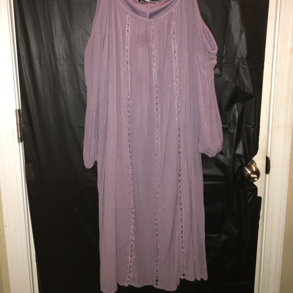 Cold shoulder lavender dress 🕊👗